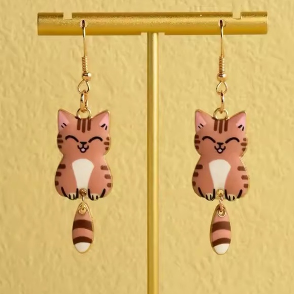 Cute Cat Dangle Earrings - NWT - Picture 1 of 3